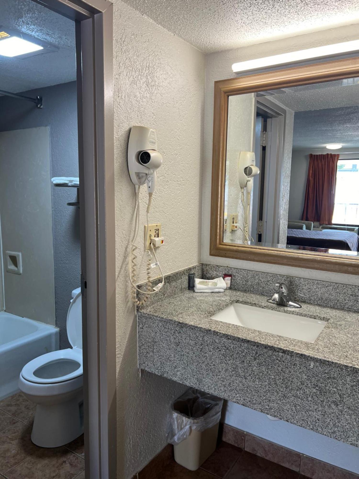 American Inn Columbia Bagian luar foto