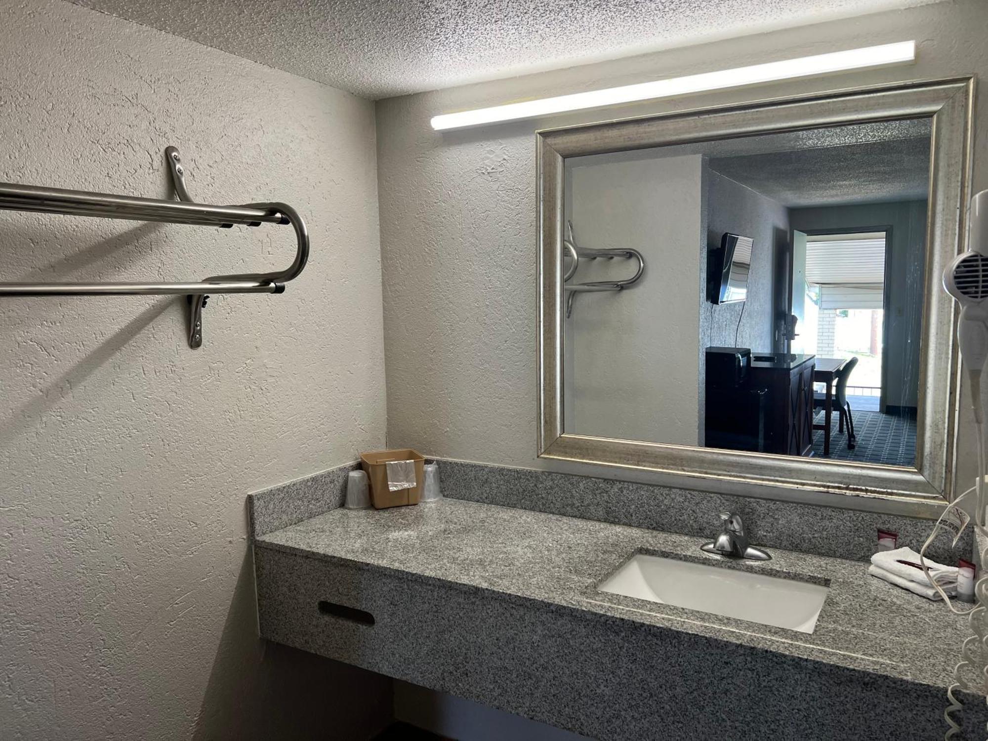 American Inn Columbia Bagian luar foto